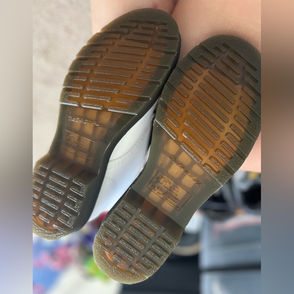 Women’s Dr. Martens Boot. EXCELLENT condition, worn once. Size 8 - Picture 5 of 5